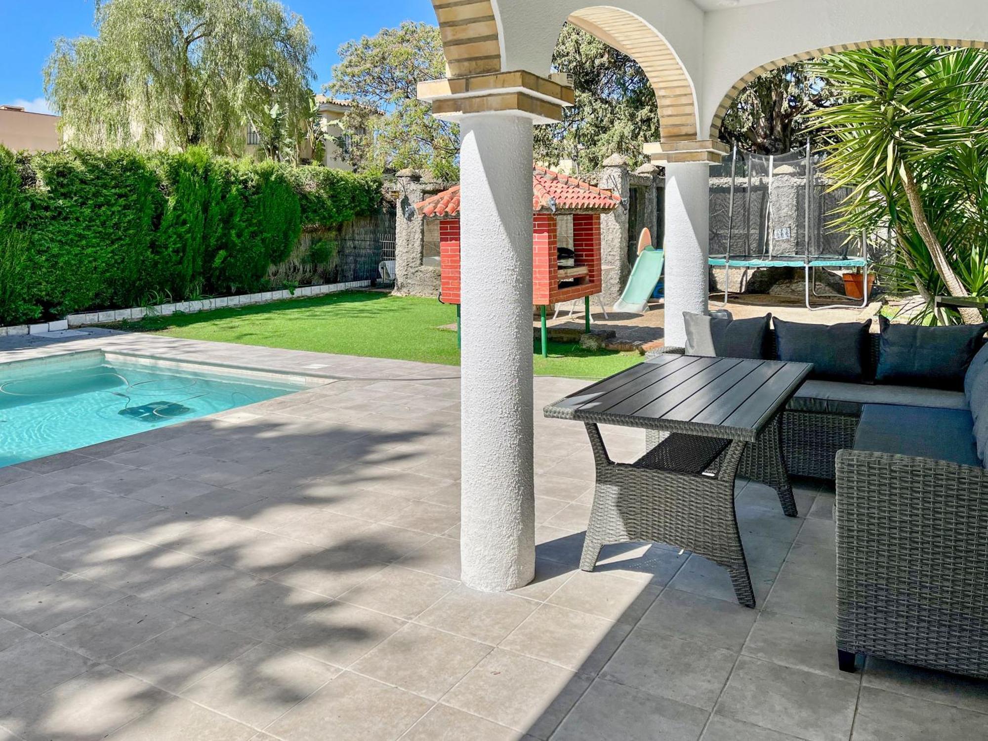 Villa Alamos Jerez I Piscina Salada Climatizada I Bbq I Jardines I 850M2 赫雷斯 外观 照片